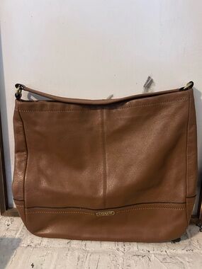 Coach Pebble Leather Hobo 2
Way Shoulder Hand Bag
F23293 Tan Brown
